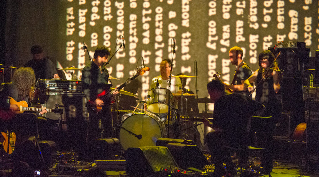 le groupe Godspeed You! Black Emperor a délivré un concert magistral lors de l'édition 2012 du FME, dans l’église de l’Agora des Arts située en plein cœur de Rouyn-Noranda.